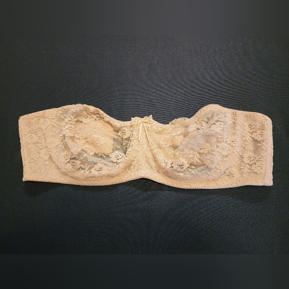 Cream Strapless Bra with Lace and Underwire